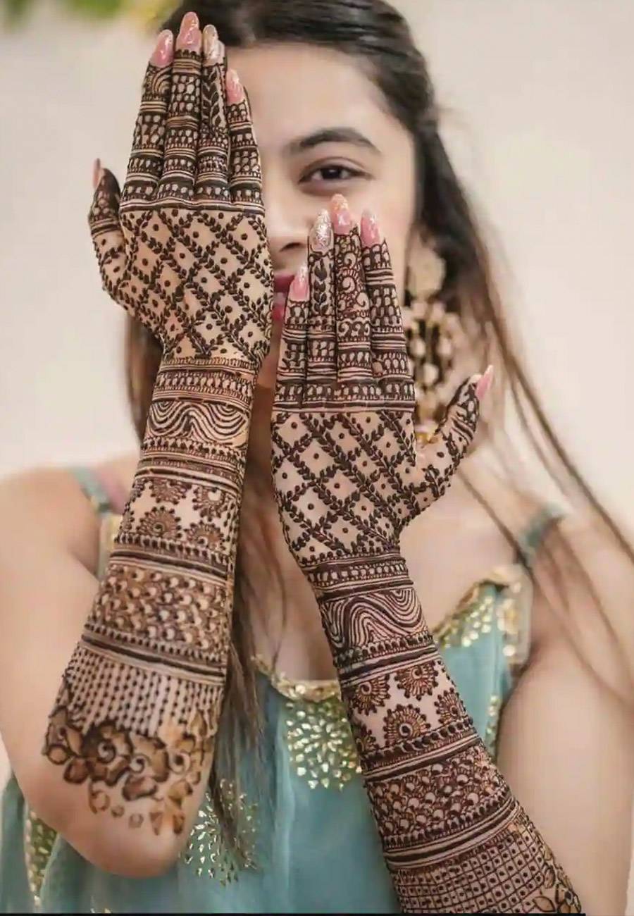 1.  Simple Back Hand Mehndi Design 